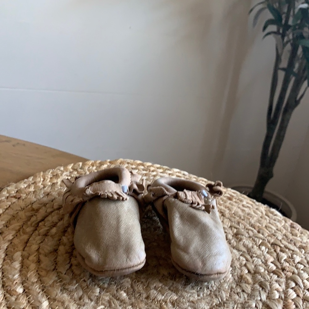 Freshly picked moccasins size 5 toddler tan
